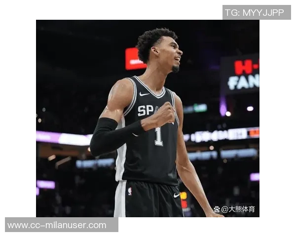 爱德华兹全场狂砍40分9篮板三分命中率高达43却遭遇失利拼尽全力仍难救主