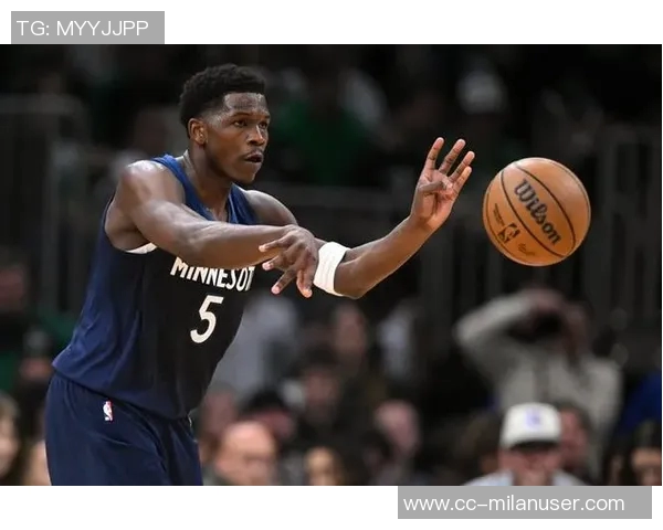 爱德华兹半场状态低迷仅得7分四项数据表现平平引发关注 爱德华兹半场状态低迷仅得7分四项数据表现平平引发关注